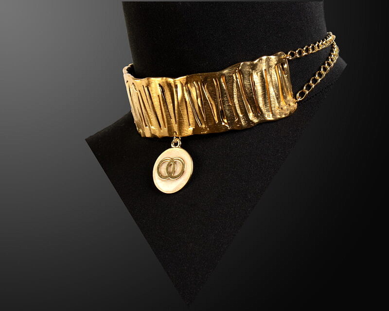 Obroża z nacięciami, z perłową zawieszką z kolekcji Vintage (C24/WIN/40AU)